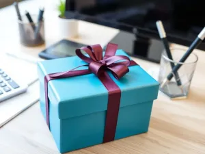 Prezent dla księgowej – jakie pomysły na upominek wybrać?